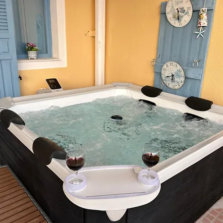 Bonita Private Traditional House بيت للعطل *