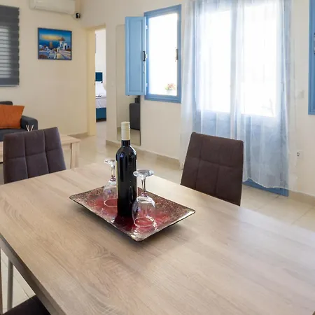 Bonita Private Traditional House * Kamari (Santorini)